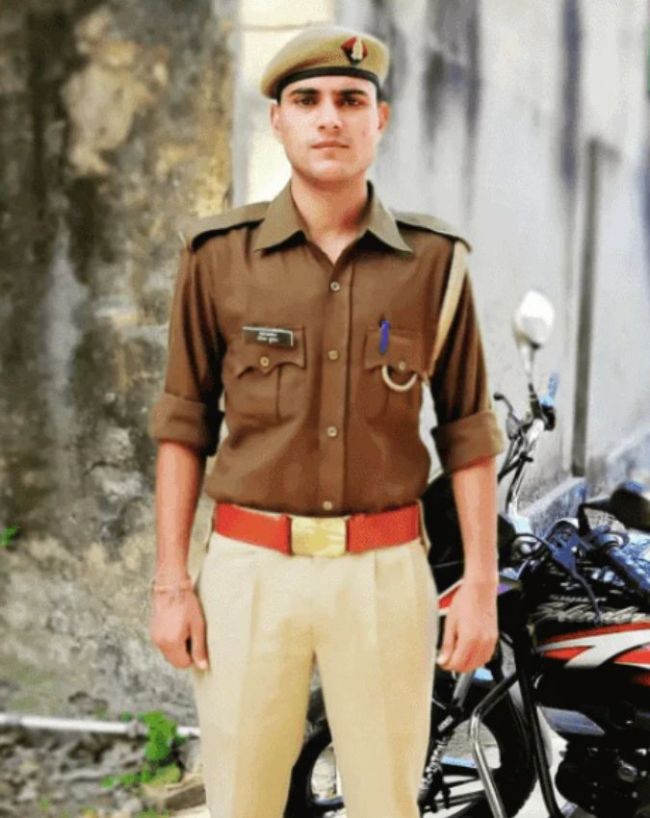 पुलिस भर्ती भी बड़े पैमाने पर