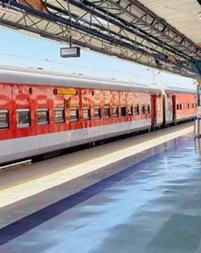रेलवे स्टाफ होता है एक्सपर्ट