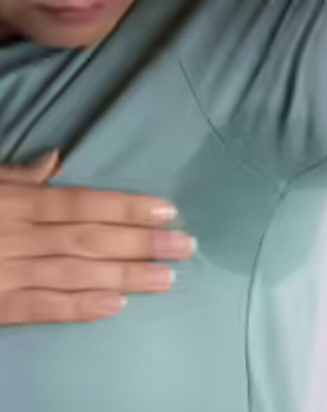 क्यों पड़ जाते हैं अंडरआर्म्स के पसीने के दाग?