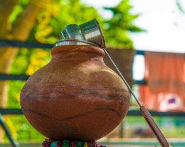 मिट्टी के घड़े का करें इस्तेमाल 