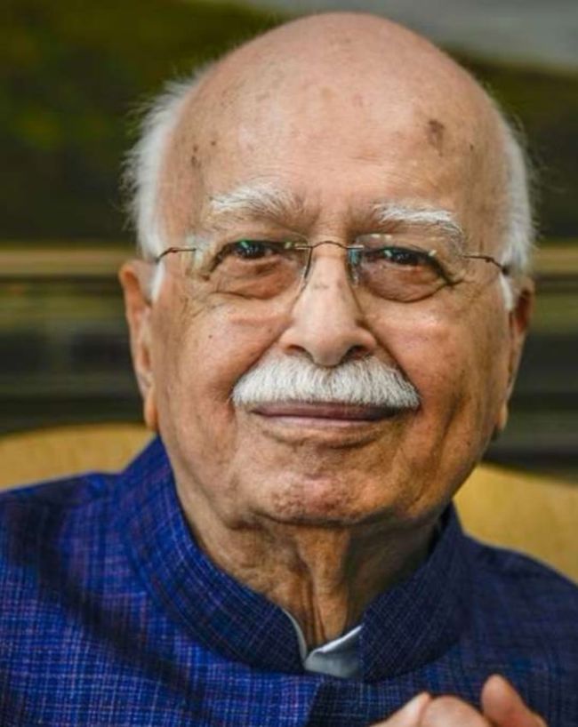 लाल कृष्ण आडवाणी को मानते हैं गुरू