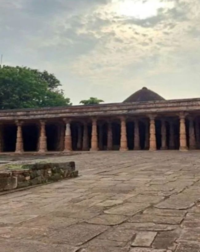 कमाल मौला मस्जिद का दावा