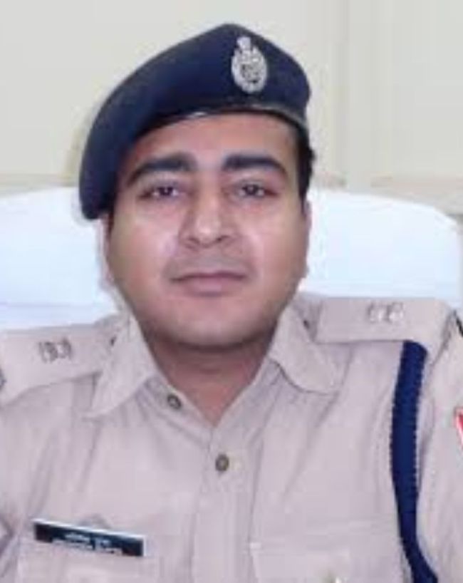 अभिषेक गुप्ता पर क्या आरोप हैं?