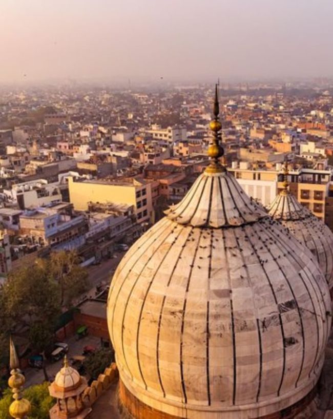 दिल्ली की सड़कों और बाजारों में दिखती है मुगल छाप