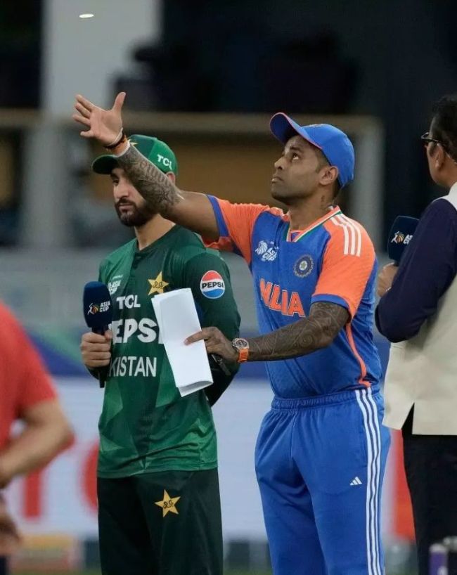 'मैच से पहले हुआ था हैंडशेक'