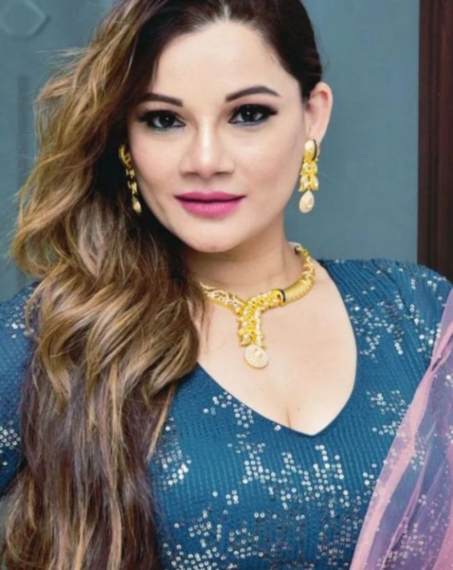 पति से हुआ तलाक