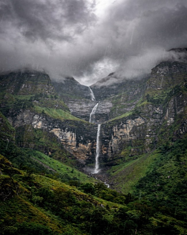 महाराष्ट्र में उमस और हल्की बारिश