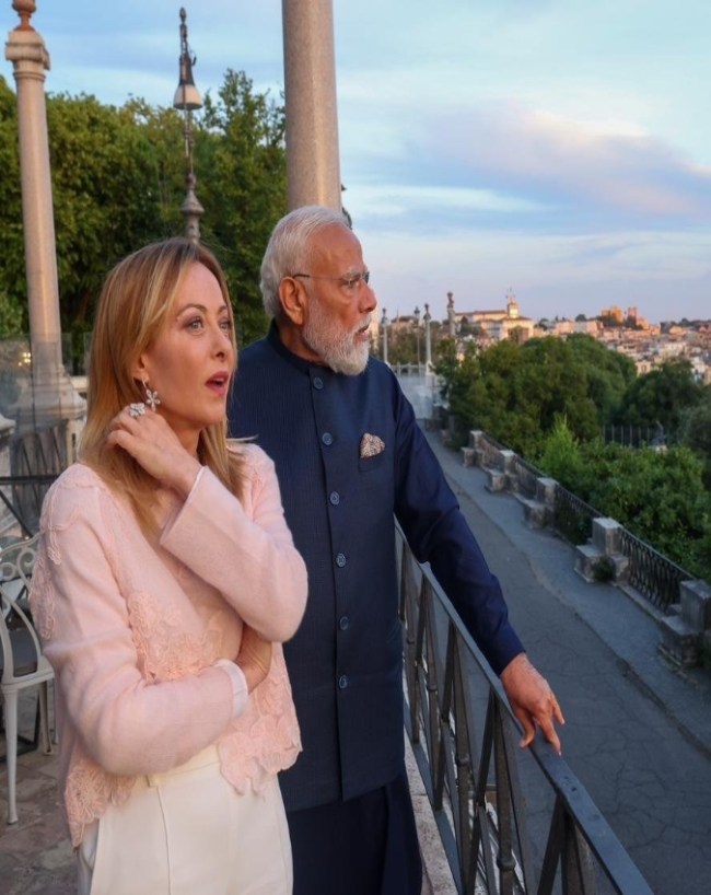पीएम मोदी पहुंचे इटली 