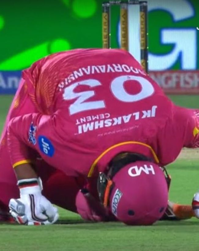 सिराज की यॉर्कर पर ढेर हुए वैभव