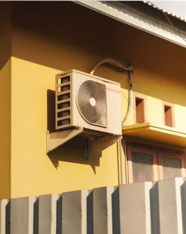 संकेत 1- AC से आने लगे गर्म हवा