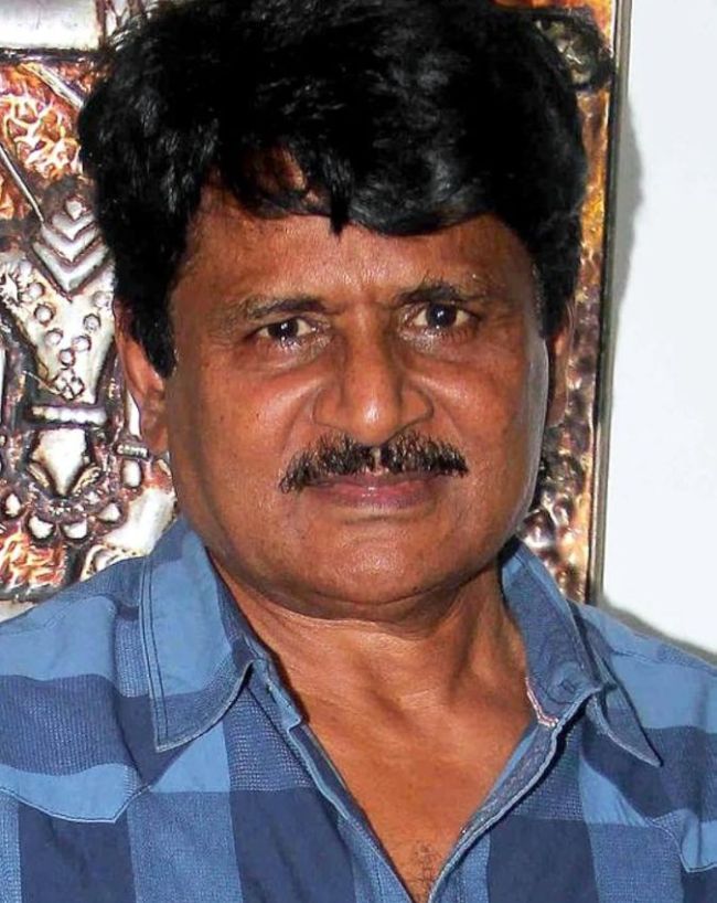 भूखे पेट बस स्टैंड पर सोए