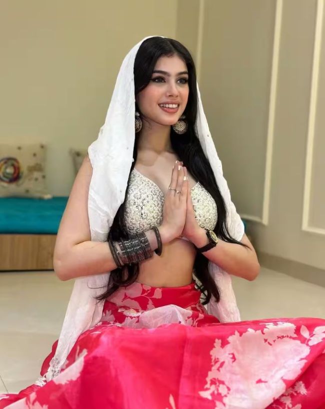 रीवा अरोड़ा ने तोड़ी चुप्पी