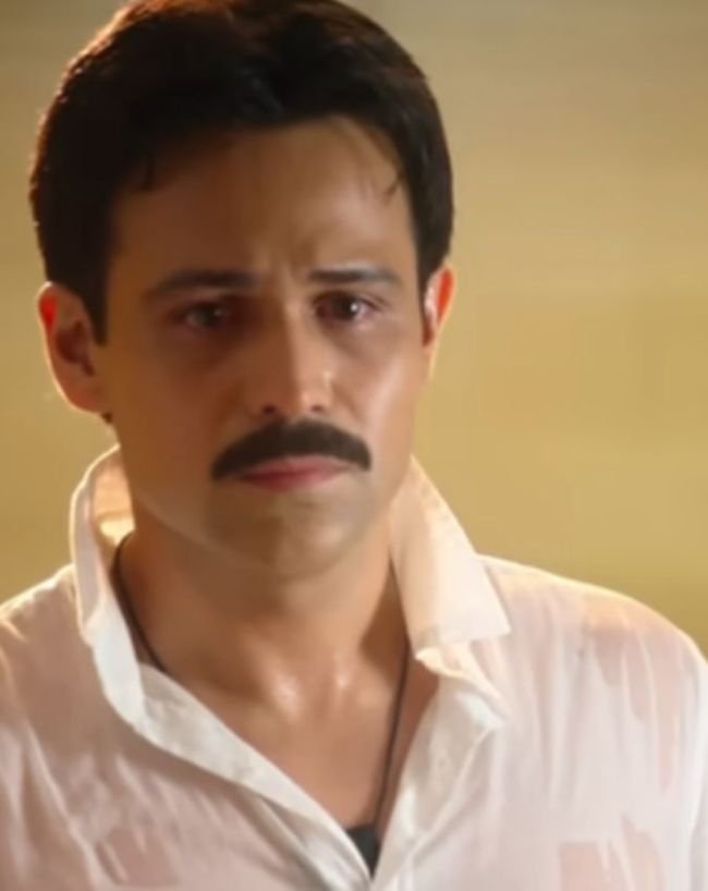  जोर से किया लिप-लॉक