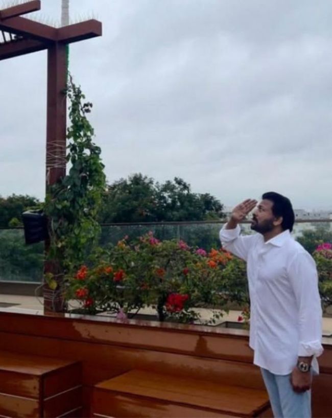 मार्बल फिनिंश और प्रीमियम फर्नीचर 