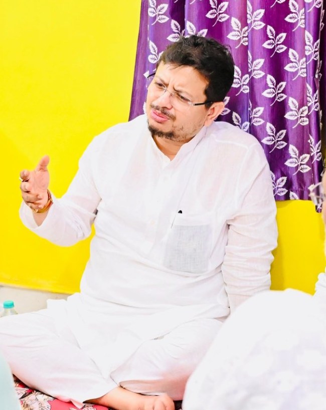 60 विधायकों के साथ बने बागी