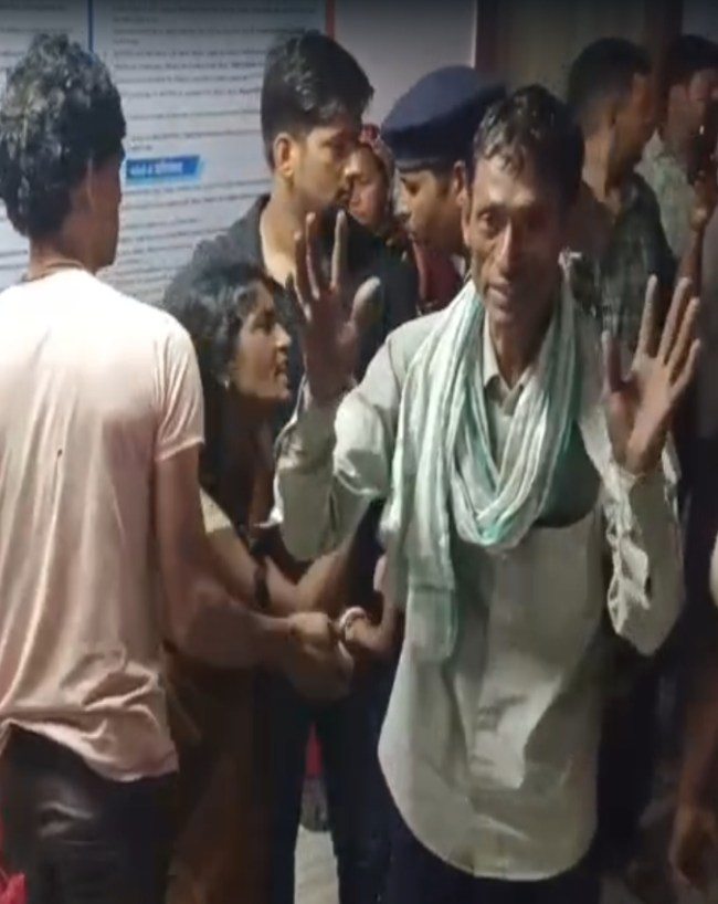 लोगों ने अस्पताल प्रशासन पर लगाए गंभीर आरोप