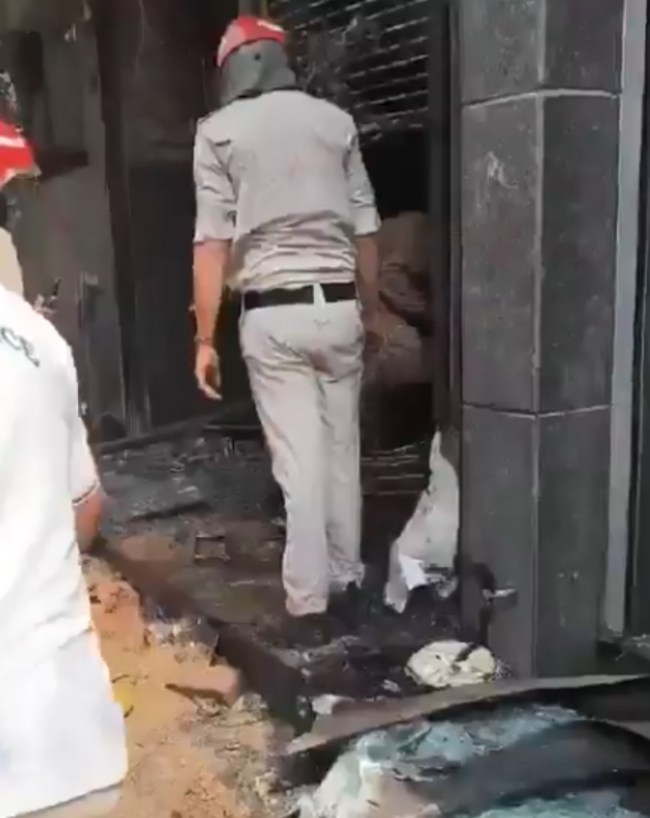 क्यों लगी यह आग?