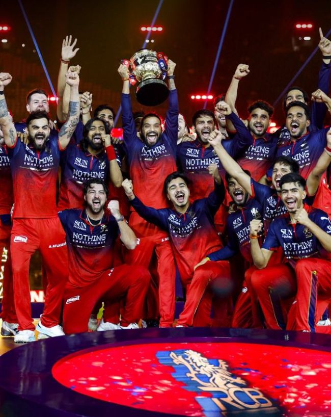 लगातार 2 IPL ट्रॉफी जीतने वाले तीसरे कप्तान 