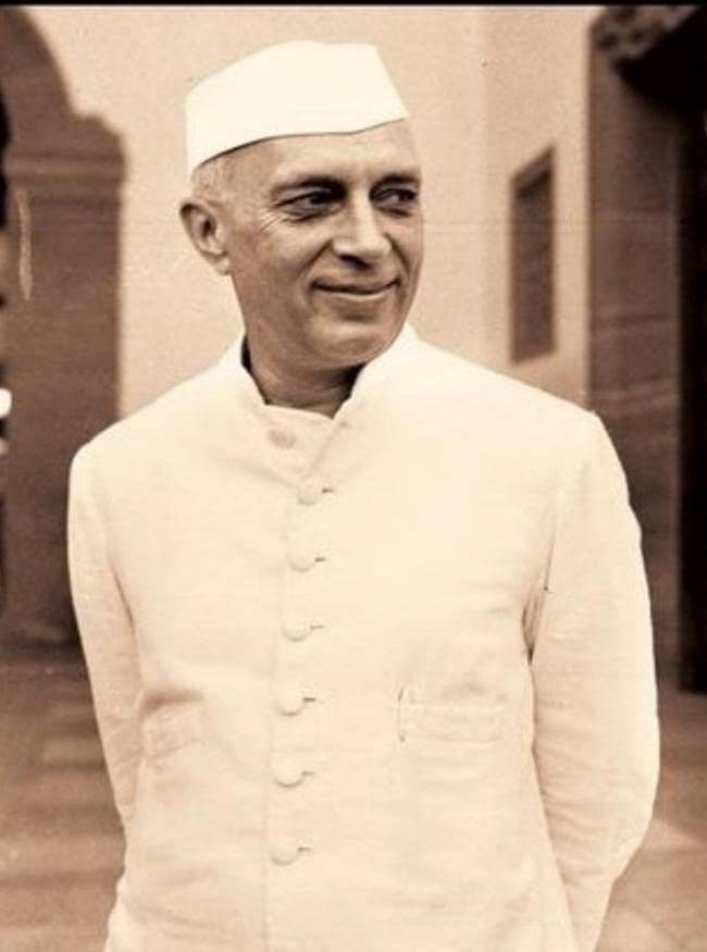 पंडित नेहरू 1952 से 1964 तक प्रधानमंत्री रहे थे