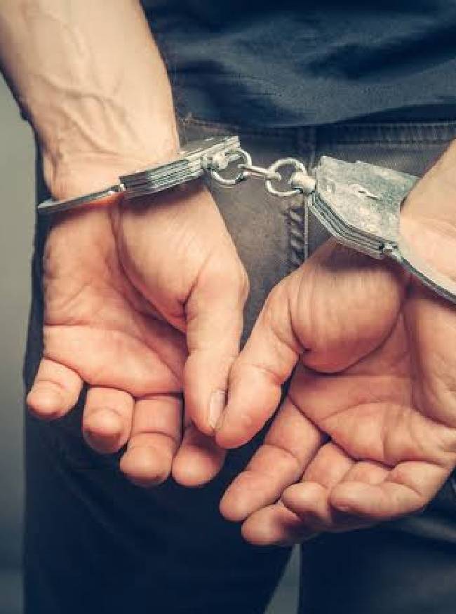 पुलिस की परमिशन से ही हथकड़ी लगेगी