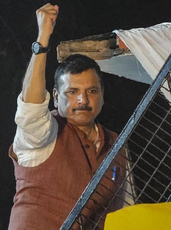 बगावत की भनक न लगने का दावा किया
