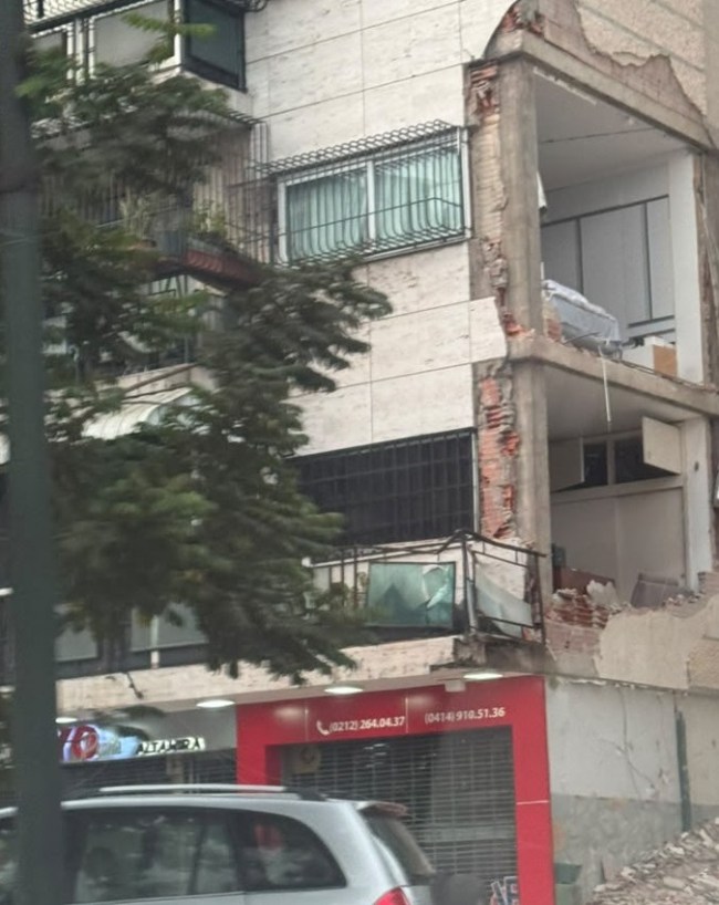 मलबे में जिंदगियों की तलाश, रेस्क्यू ऑपरेशन तेज
