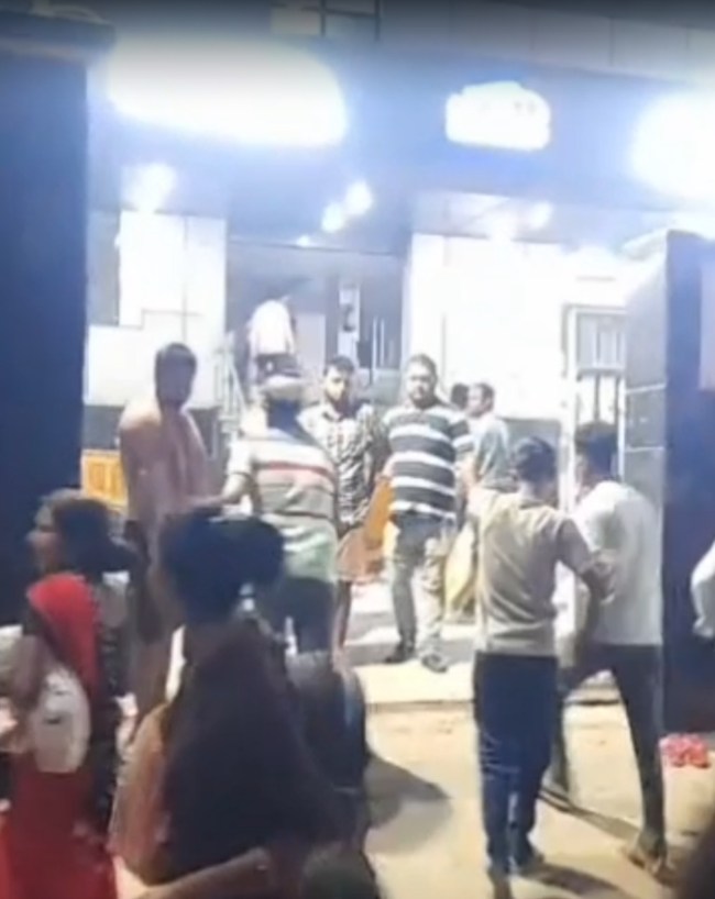 मुजफ्फरपुर के प्रसाद हॉस्पिटल में लगी भीषण आग