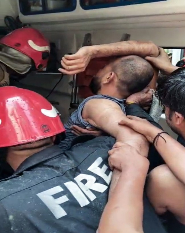 हादसे में अब तक 21 लोगों की मौत