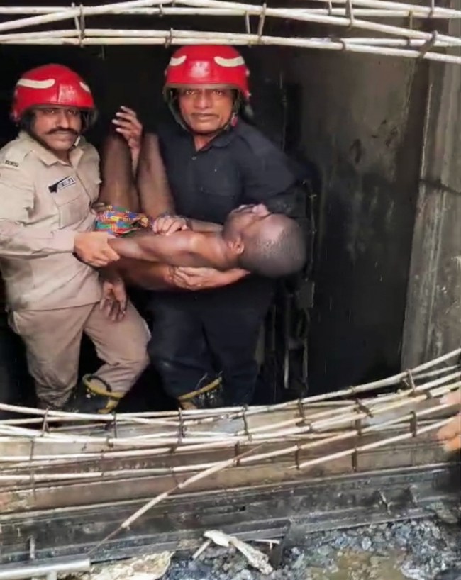 कई लोगों की हालत गंभीर