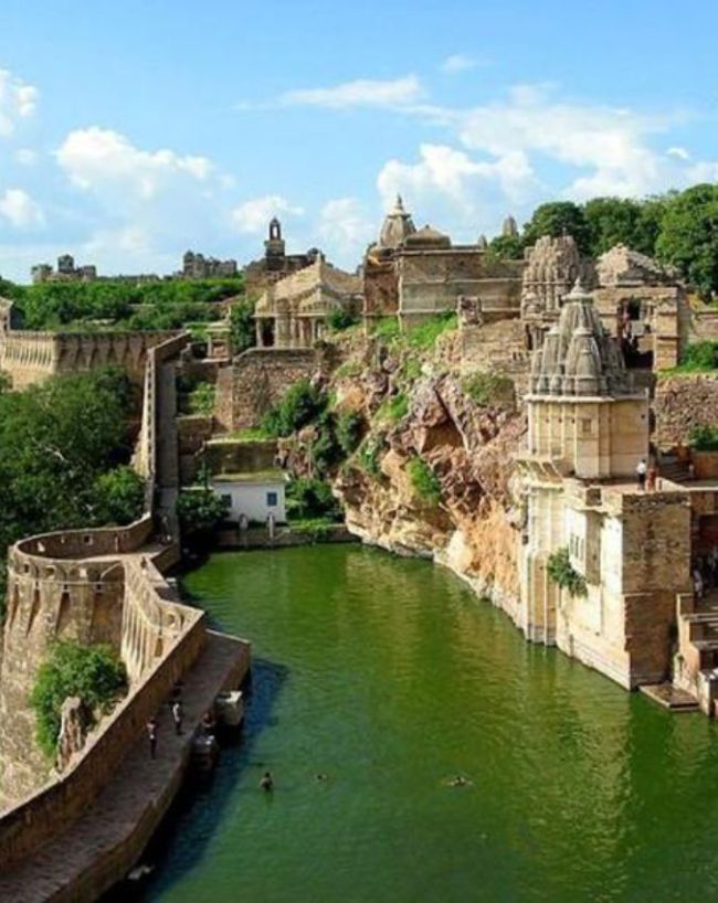 कलचुरी शासकों से भी जुड़ा है नाम