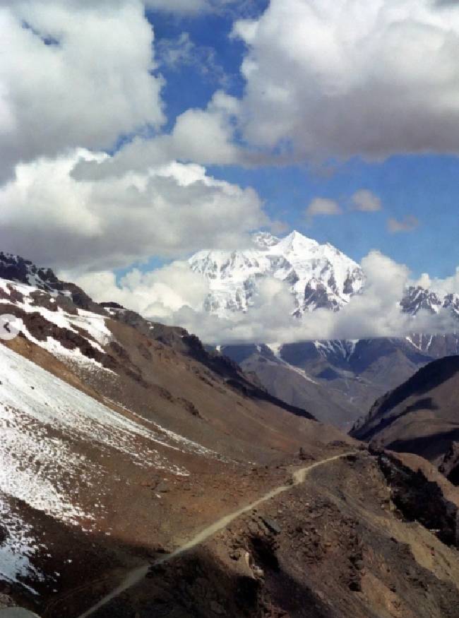 दर्रे से बहने वाली काली नदी के उद्गम पर विवाद