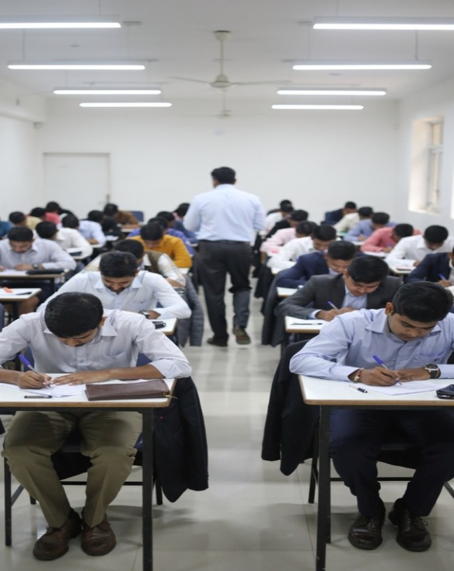 एडमिट कार्ड और आईडी कार्ड परीक्षा के लिए अनिवार्य