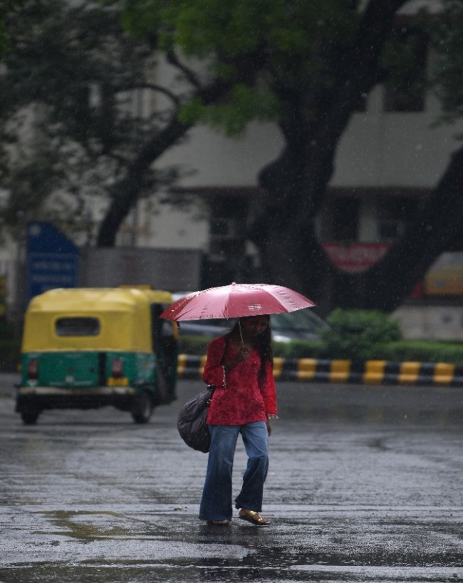 दिल्ली-NCR के लिए जारी 'येलो अलर्ट' का क्या मतलब है?