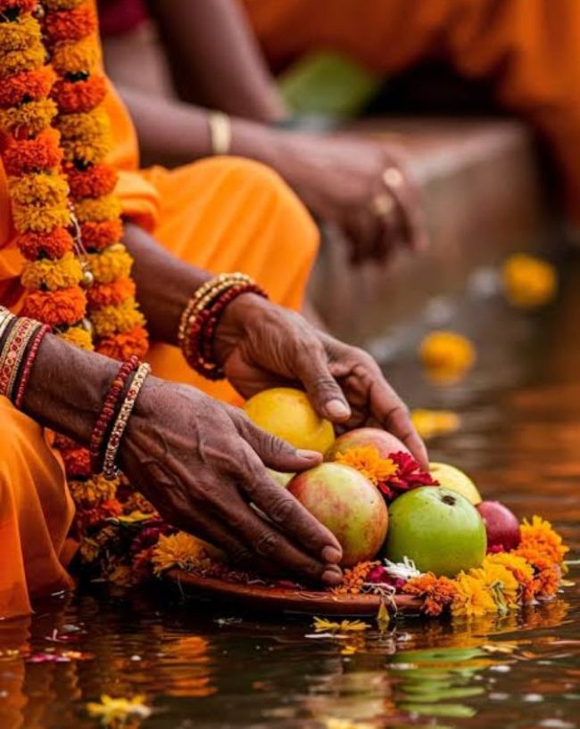 क्यों चढ़ाते हैं घड़ियां?