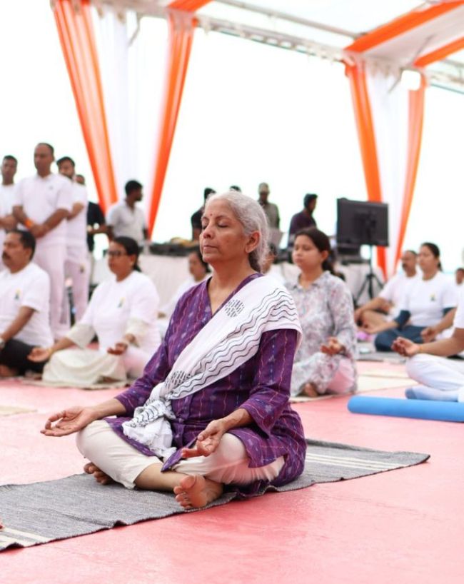 वित्त मंत्री की भागीदारी रही 