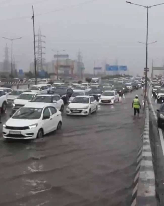 दिल्ली-NCR के कई हिस्सों में जलभराव