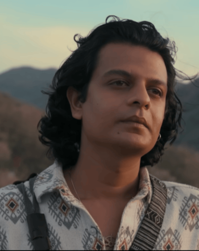 लालो कृष्ण सदा सहायते फिल्म किस जॉनर की मूवी है?