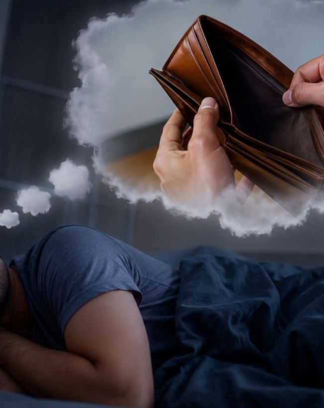 सपने में खाली पर्स देखना
