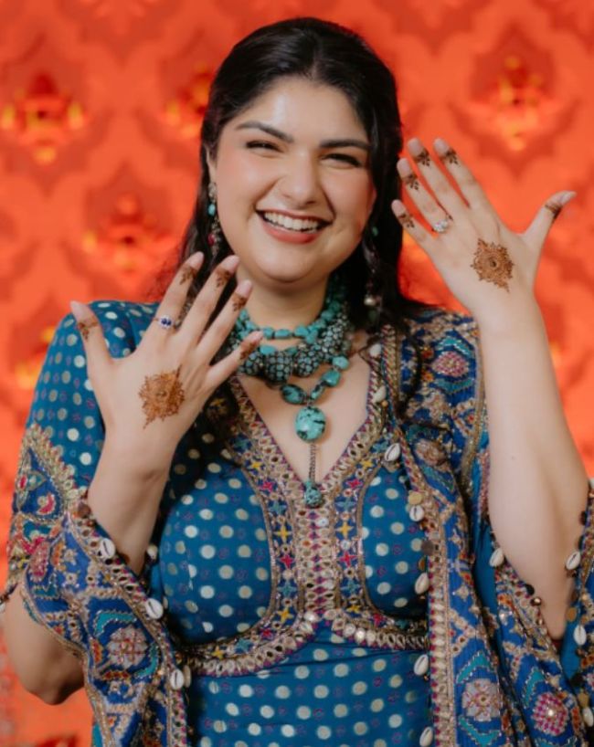 मेहंदी लुक