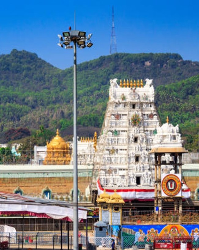 तिरुपति बालाजी मंदिर में धोती कुर्ता या पजामा