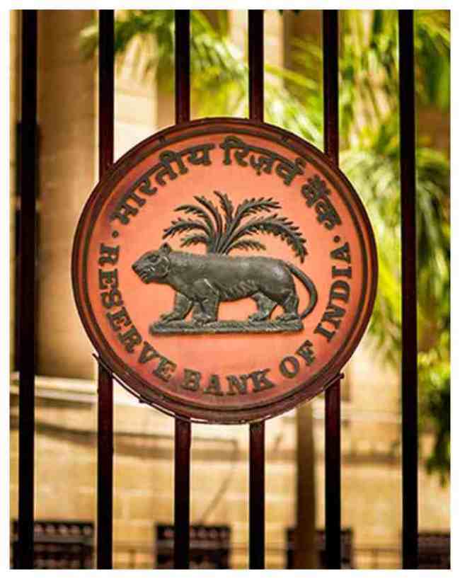 RBI New Rule: बैंक मैनेजर या कर्मचारी अब जबरन नहीं बेच पाएंगे म्यूचुअल फंड या इंश्योरेंस! 