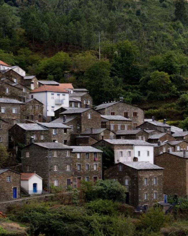 कहां स्थित है Wan Village? 