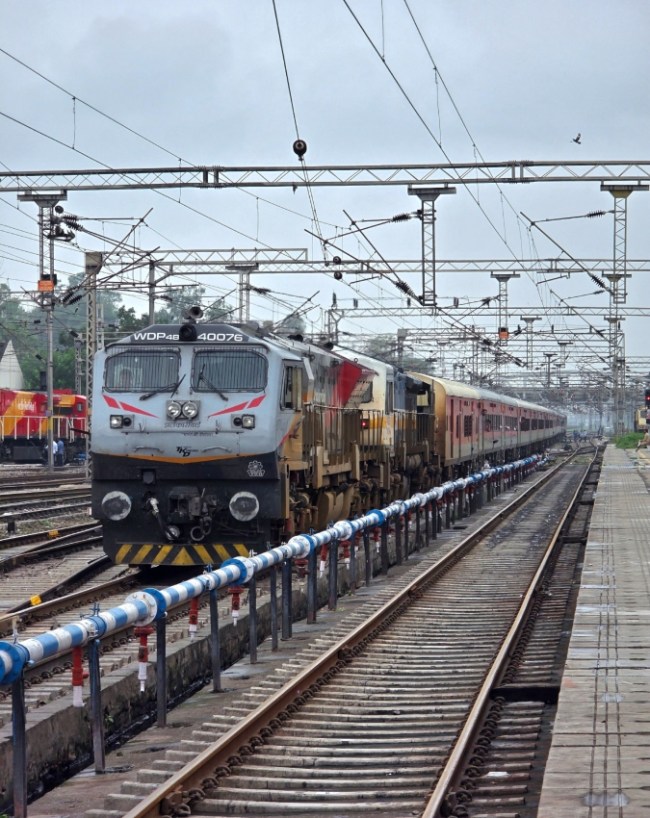 इन प्रीमियम ट्रेनों में मान्य है रेलवे पास